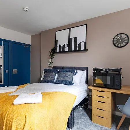 Apartment Centre 5 With Kitchenette, Free Wifi And Smart Tv With Netflix By Yoko Middlesbrough